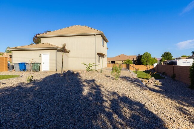 Building Photo - Darling home in desirable Little Valley with a PRIVATE POOL!
