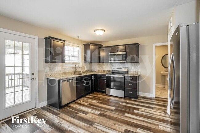 Building Photo - 305 Peterson Ln