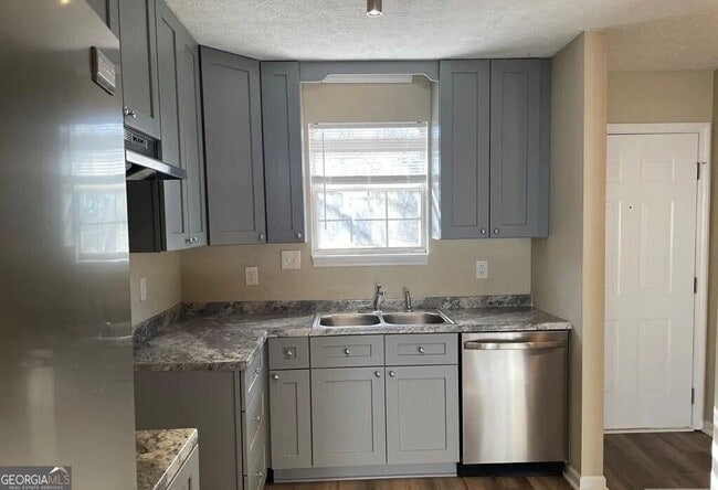 Building Photo - 130 Oxford Ct