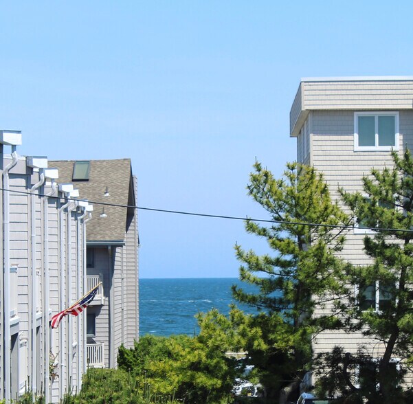 Building Photo - 606 Beach Ave
