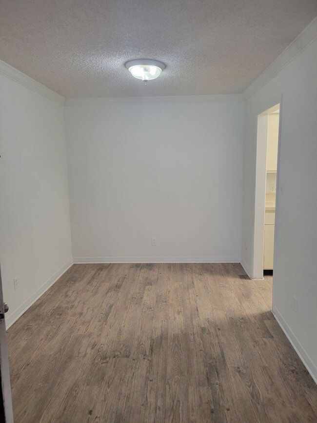 Building Photo - Serra Vella - 285-207