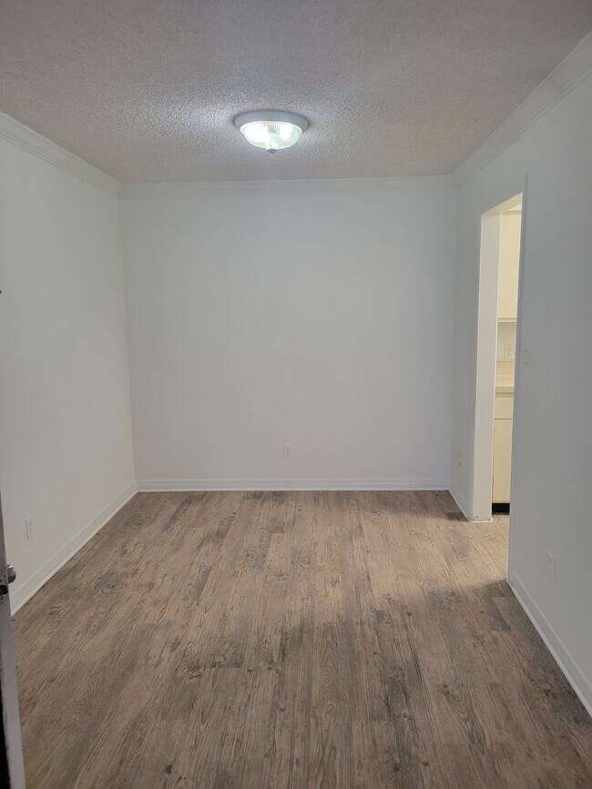 Building Photo - Two bedroom condo