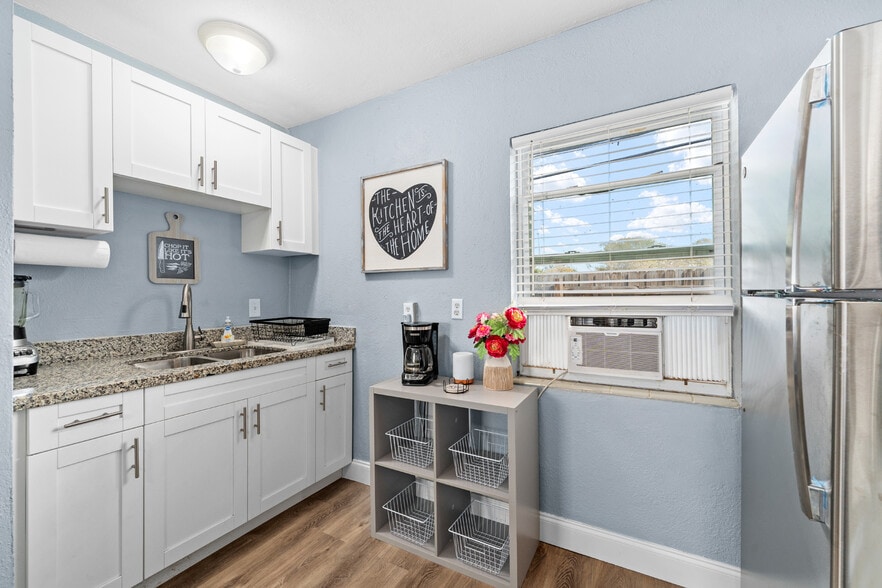 Double Kitchen Sink, Granite Countertops, and White Cabinets - 401 S Mars Ave