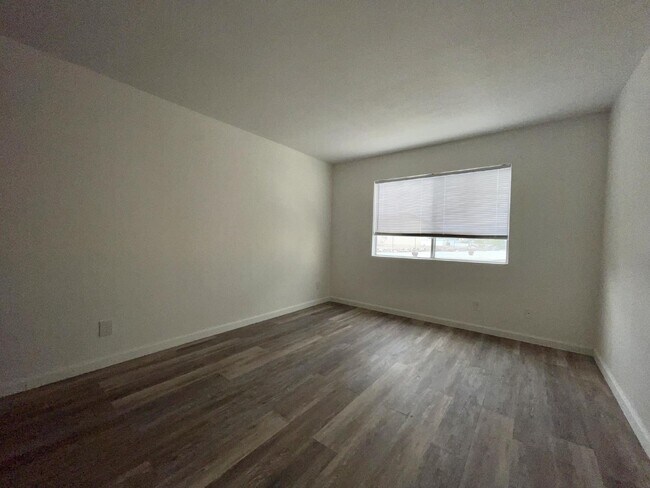 Building Photo - One bedroom one bath condo with garage, $1,050 rent