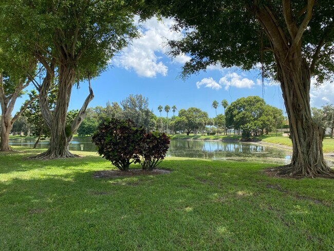 Building Photo - 15496 Lakes of Delray Blvd