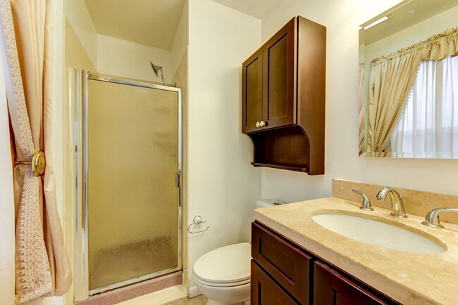 Building Photo - Great 4 Bedroom 3 Bath Home with 2 Car Garage and Covered Patio!