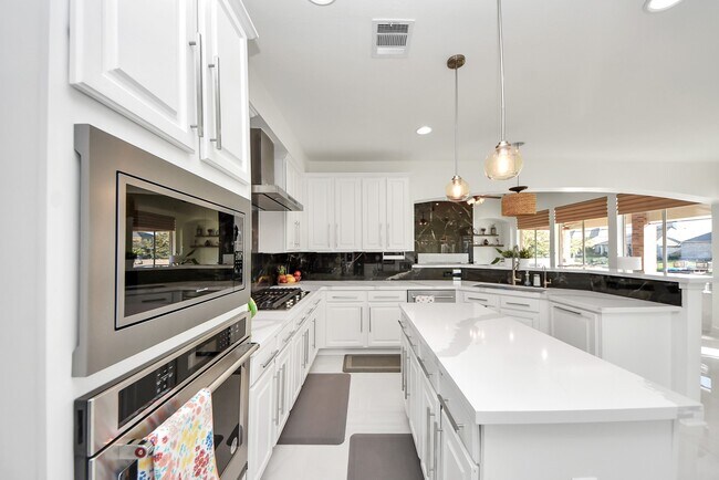 Building Photo - 17859 Camp Cove Dr