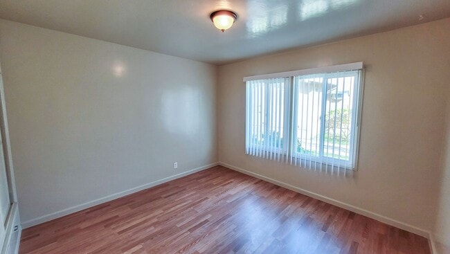 Building Photo - m12307