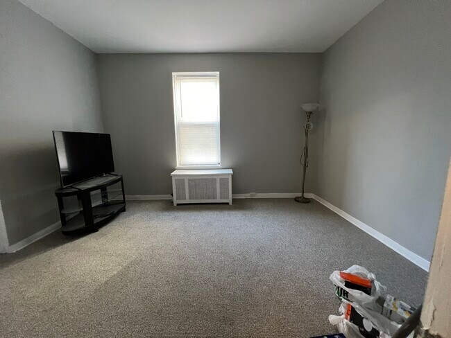 BD 2 - 4718 N Laramie Ave