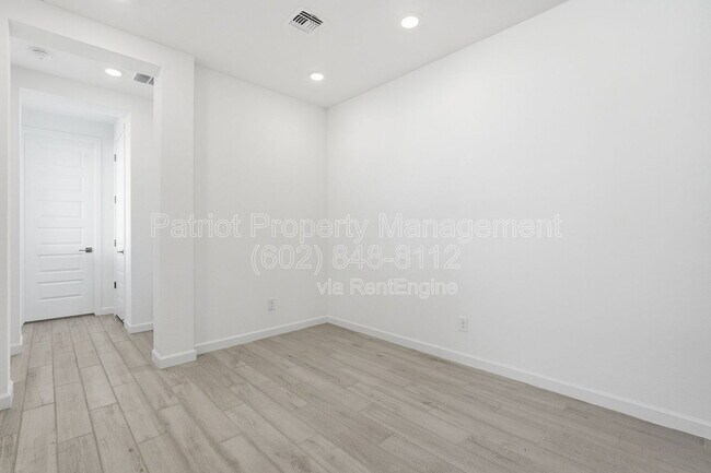 Building Photo - 7404 W Buckhorn Trail
