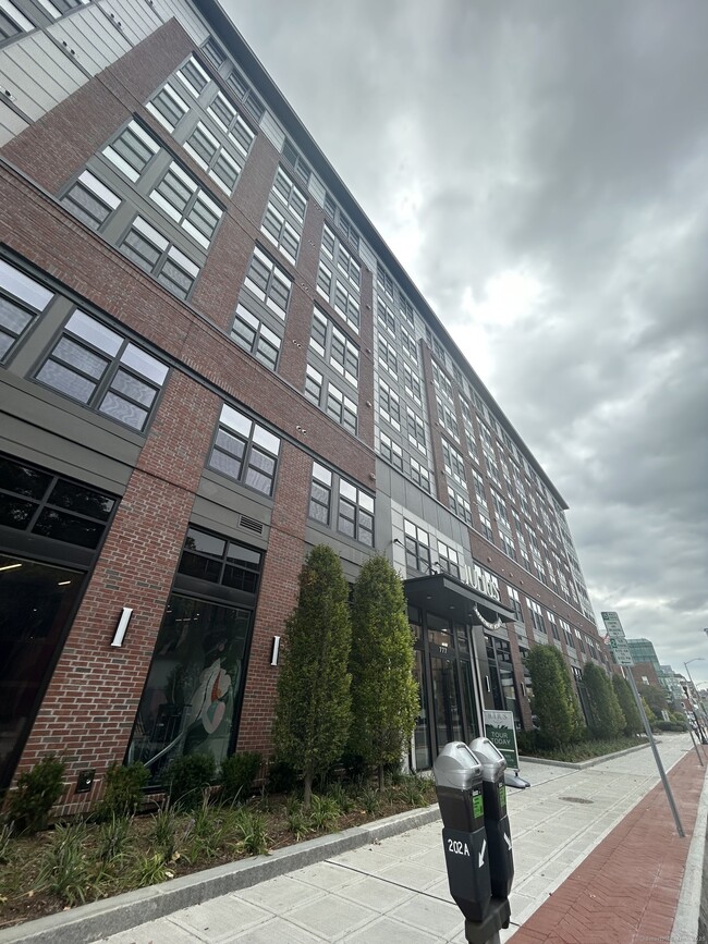 Building Photo - 711 Summer St