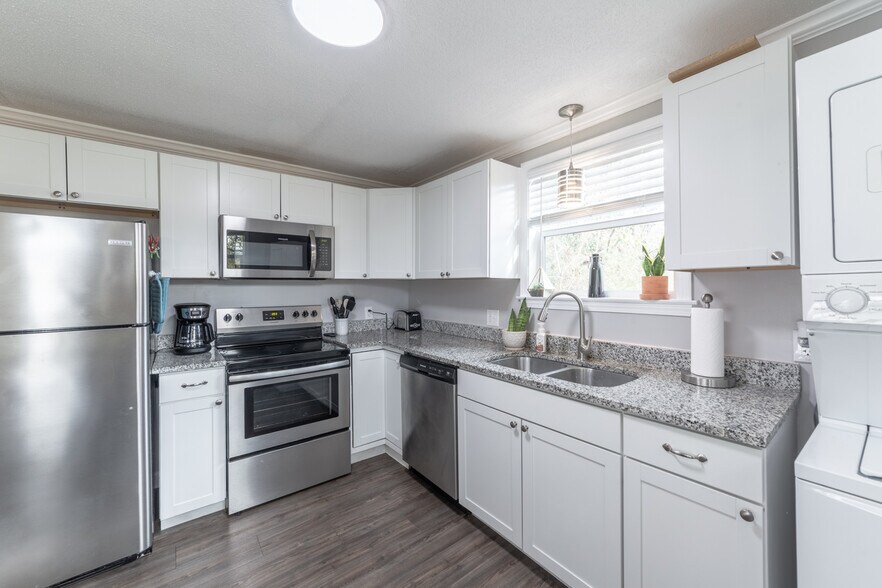 Building Photo - 291 9th Ave NW