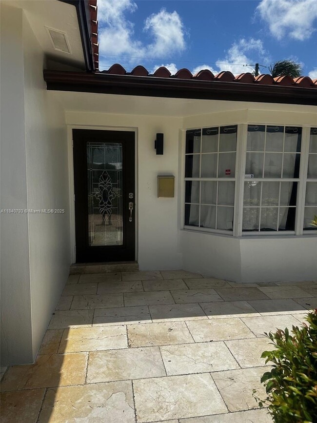 Building Photo - 3 bedroom in Hollywood FL 33021