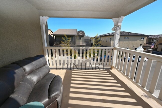 Building Photo - 893 Fir St W