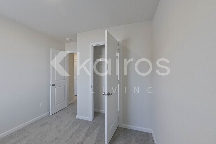 Building Photo - 2091 Banyon Cir