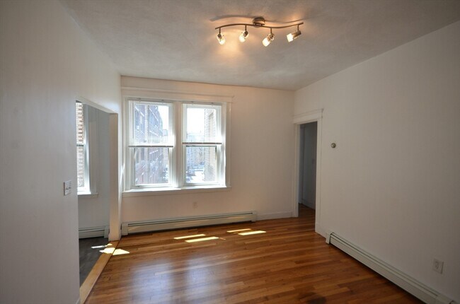 Building Photo - 1645 Commonwealth Ave