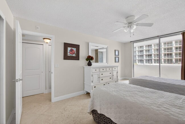 Building Photo - 3640 N Ocean Dr