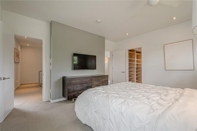 Building Photo - 2269 Briarwood Hills Dr NE