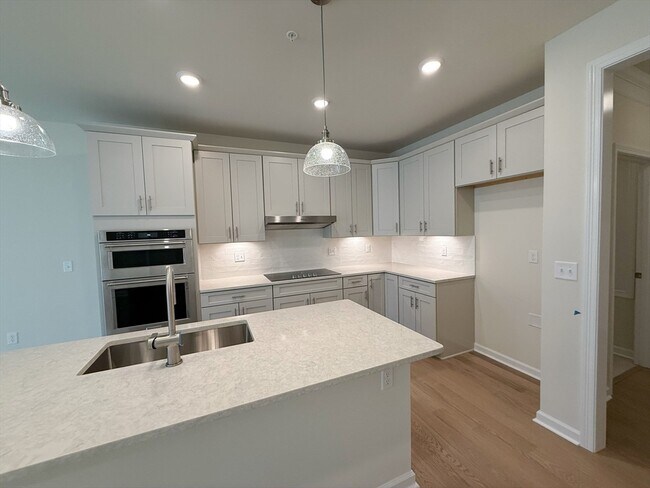 Building Photo - 6 Stratton Dr