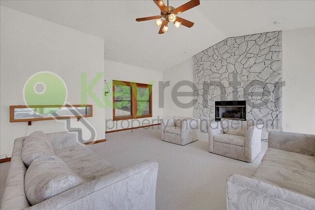 Building Photo - 3556 Mesa Verdes Dr