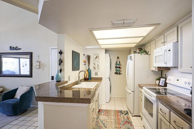 Building Photo - 7950 E Starlight Way