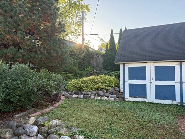 Building Photo - 1333 E Wilson St