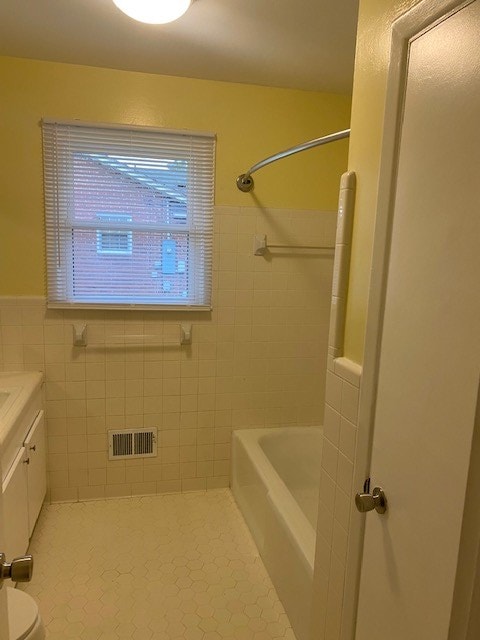 Building Photo - 703 Dove St