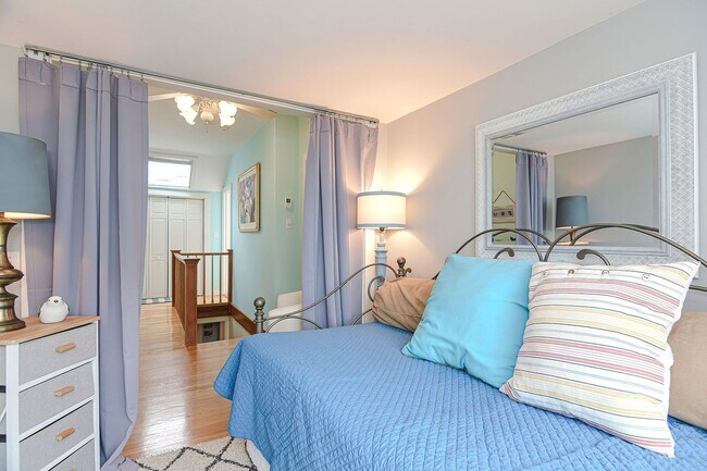 Building Photo - Granite Pier