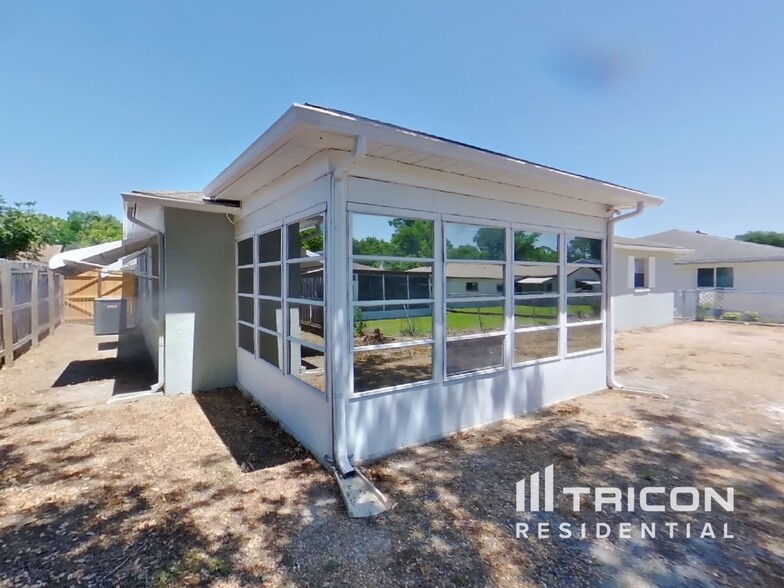 Building Photo - 6214 Hopewell Dr