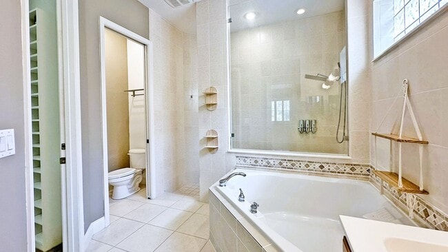 Building Photo - Elegant 4-Bedroom Home in Turtle Creek with Resort-Style Pool