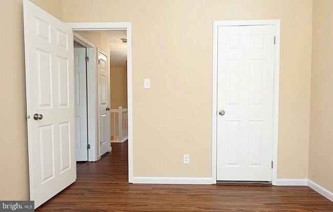 Building Photo - 13 5 Crown Royal Cir