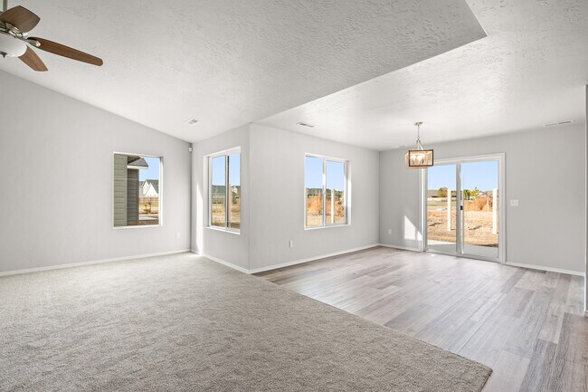 Building Photo - 11760 W Rose Lake St