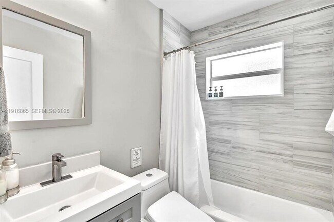 Building Photo - 1577 NE 48th Ct