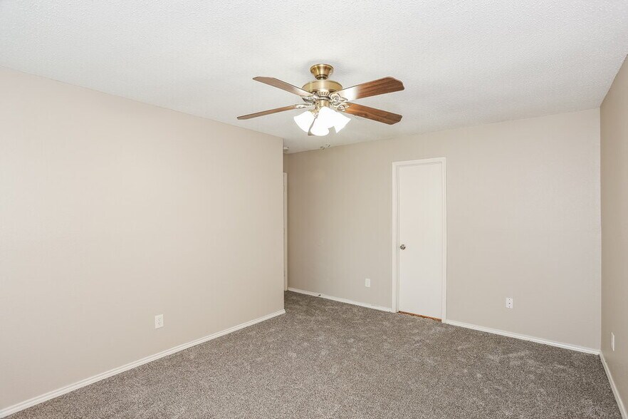 Building Photo - 6406 Brookglen Dr