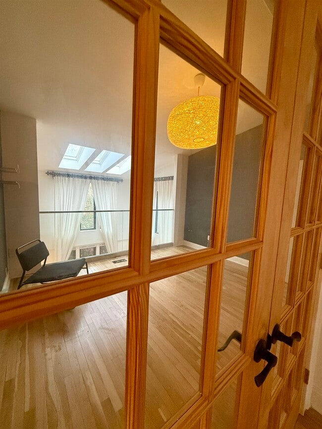 Building Photo - 702 Mainsail Ln