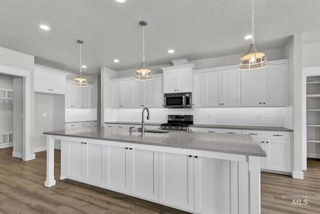 Building Photo - Immaculate Single-Level Home w/3-Car Garage
