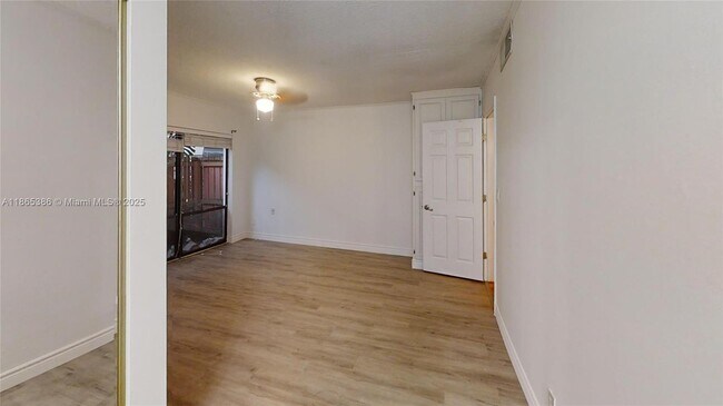 Building Photo - 301 N Pine Island Rd