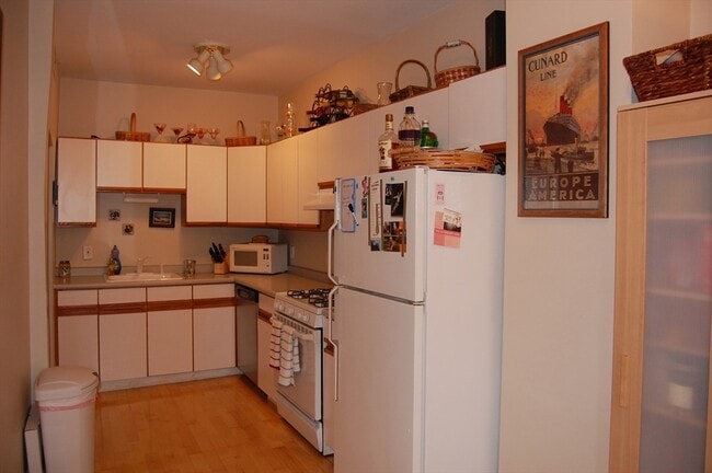 Building Photo - 117 L St