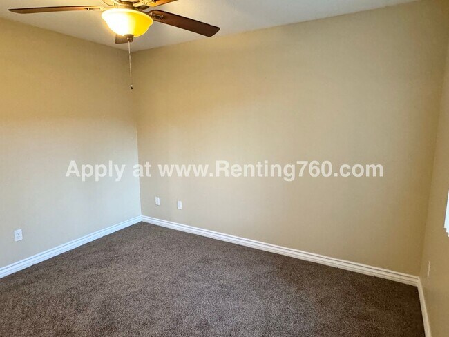 Building Photo - Gorgeous & Spacious 4 Bed Home