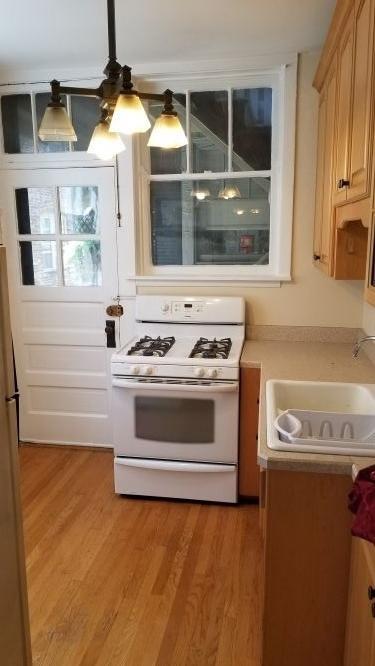 Building Photo - 222 N Oak Park Ave