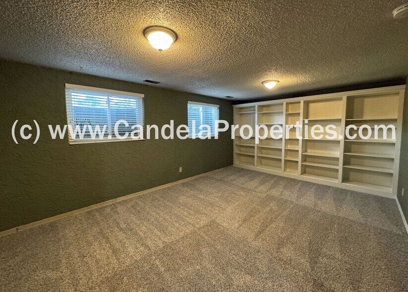 Building Photo - 8038 Horizon Dr