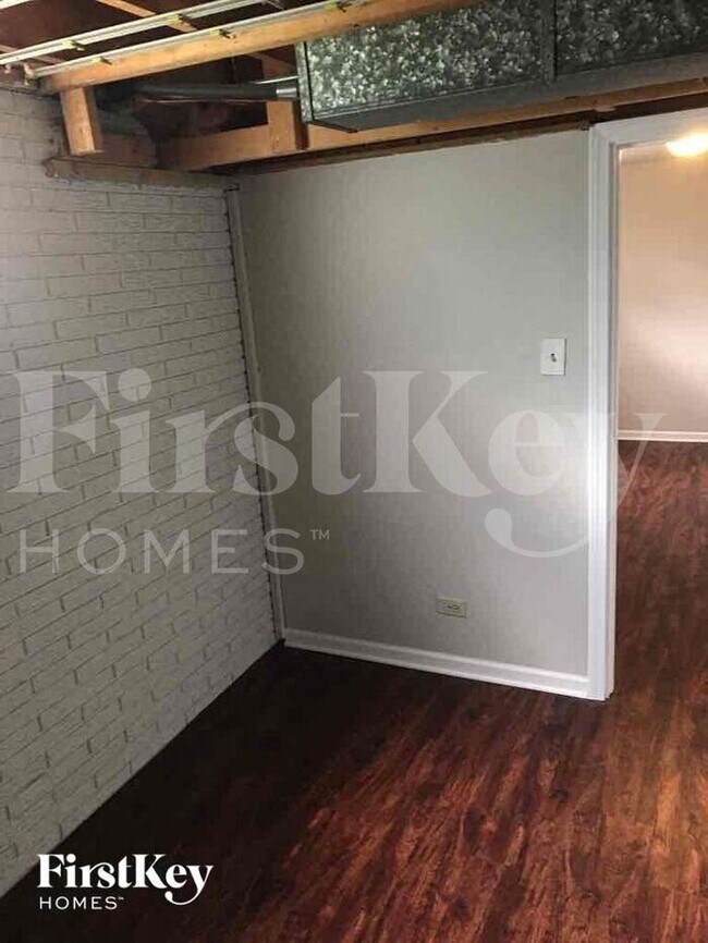 Building Photo - 2S383 Riverside Ave