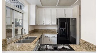 Building Photo - 3432 Cameo Dr