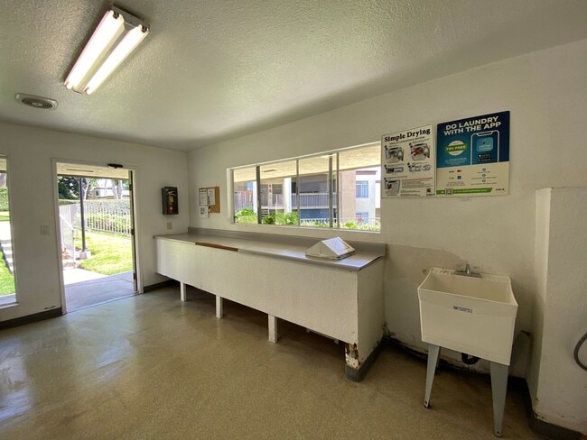 Building Photo - 2 Bedroom Condo in Arbor Hills Gated Community