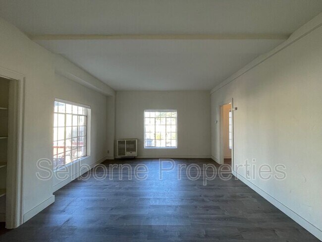 Building Photo - 2501 Ivy Dr