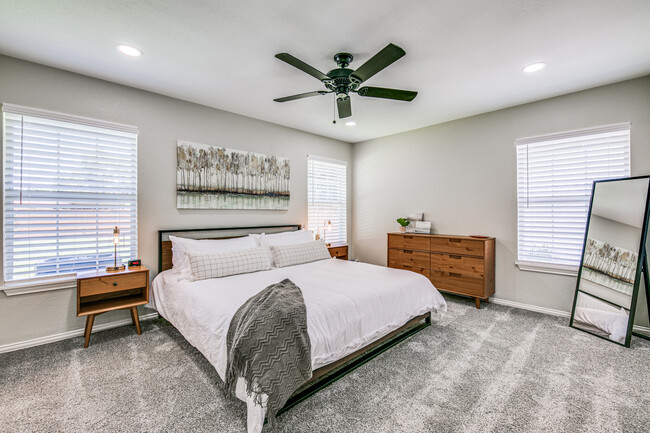 Building Photo - 2519 Highwood Dr