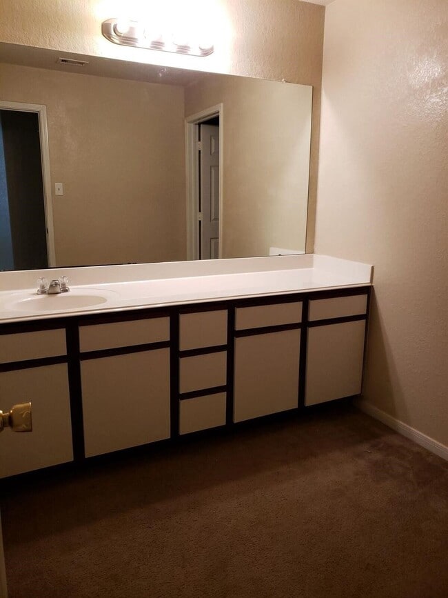 Building Photo - 15810 Sheldon Ridge Way