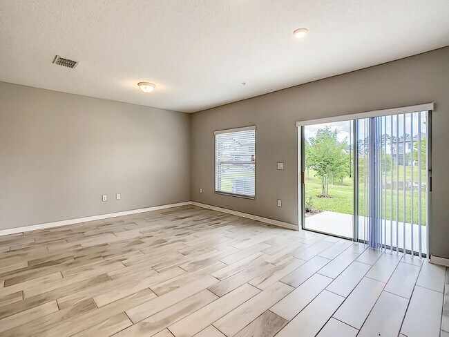 Building Photo - Stylish 3-Bedroom Townhome in Gated Sanfor...
