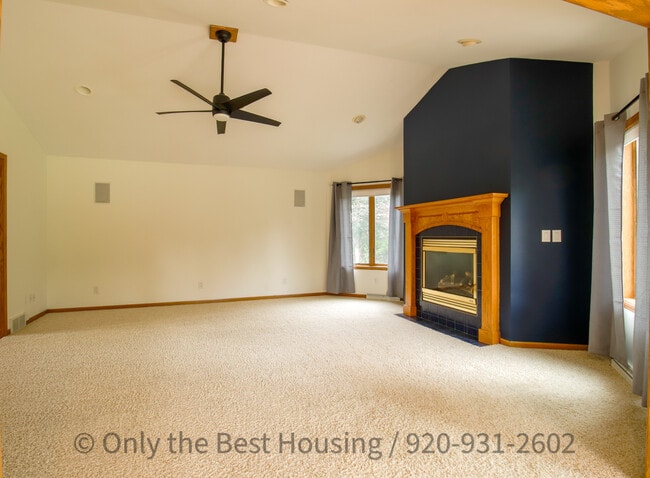 Building Photo - N9429 Rosebud Ln
