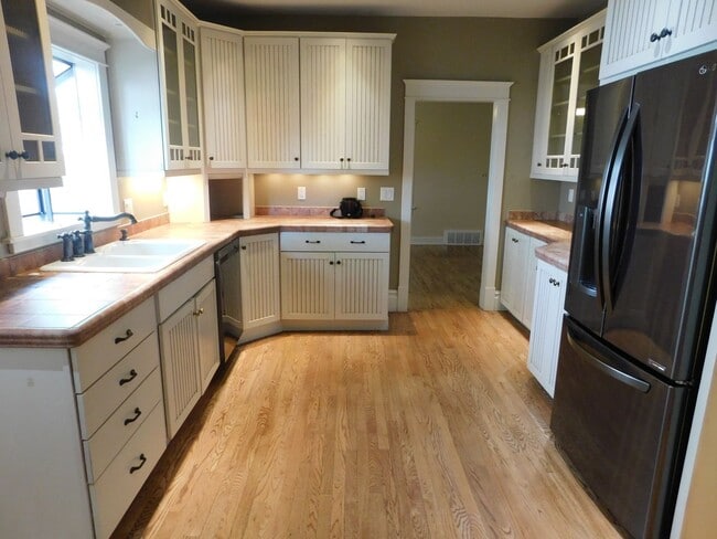 Building Photo - LARGE 3 bed 2 bath home in downtown GJ!!!!